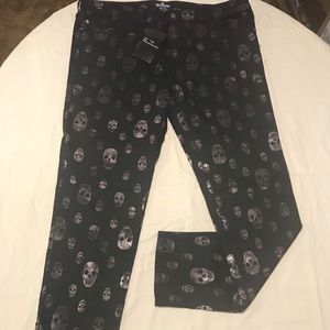 Lovesick Hot Topic sz19 skull pants NWT